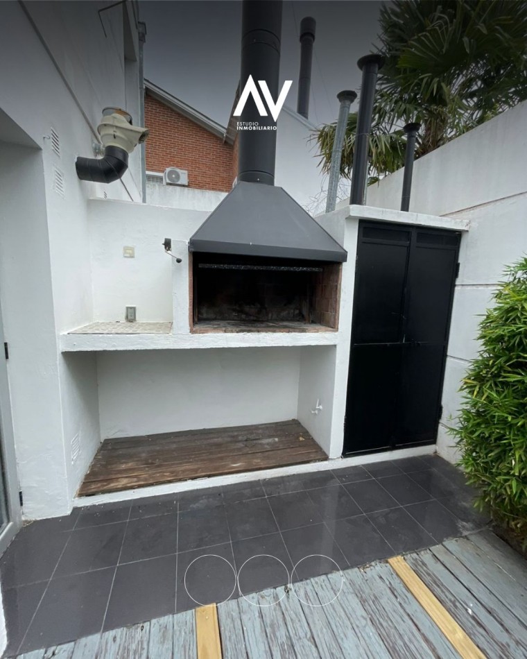 Alquiler temporal! Duplex 3 ambientes con patio con parrilla y cochera. Excelente zona Olavarria3115