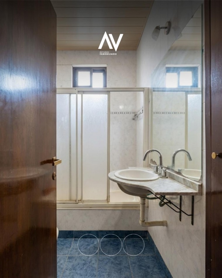 Venta en block! Casa + local + departamento dos ambientes + departamento un ambiente 