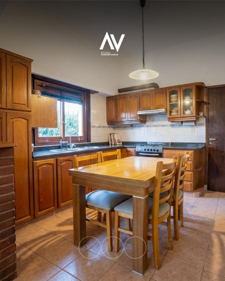 Venta en block! Casa + local + departamento dos ambientes + departamento un ambiente 