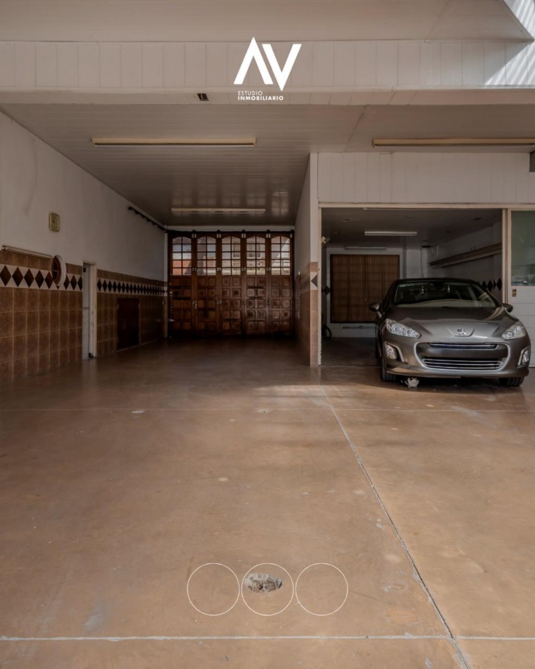 En Venta! Chalet de dos pisos ideal par comercio y vivienda. Barrio Chauvin