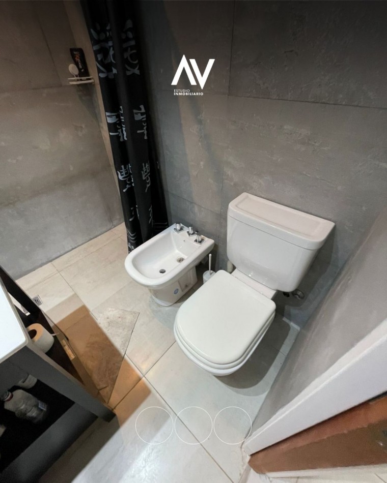 En venta tres ambientes totalmente reciclado con balcon y patio cubierto apto redito!