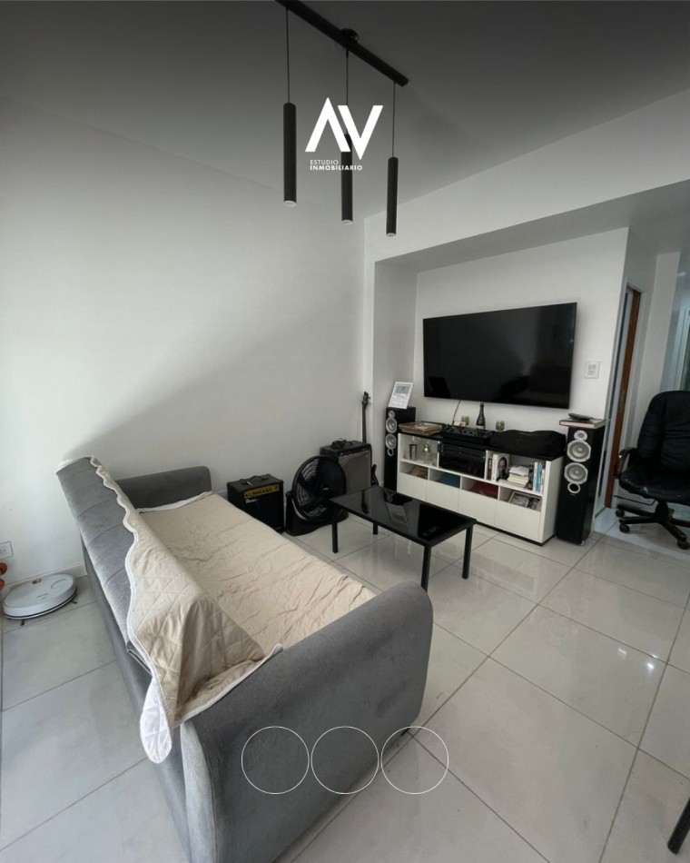 En venta tres ambientes totalmente reciclado con balcon y patio cubierto apto redito!