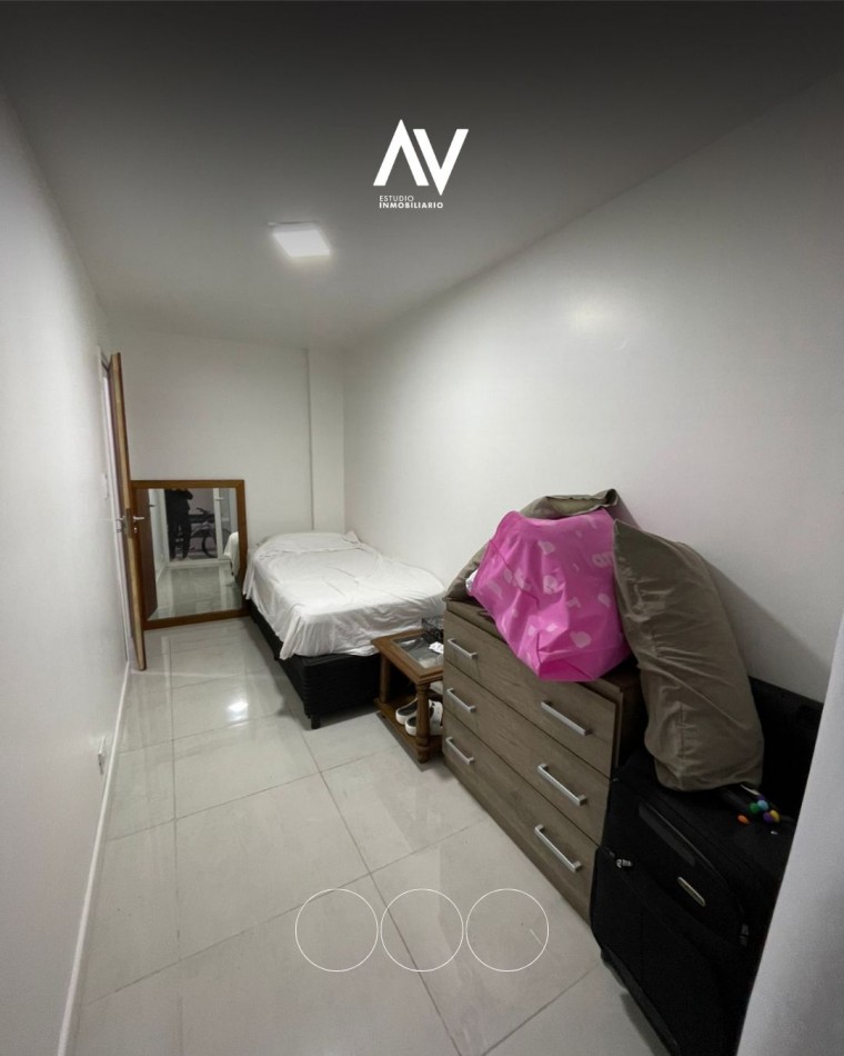 En venta tres ambientes totalmente reciclado con balcon y patio cubierto apto redito!