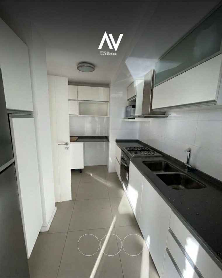 En venta! Semipiso 4 ambientes con doble cochera Guemes y la costa 