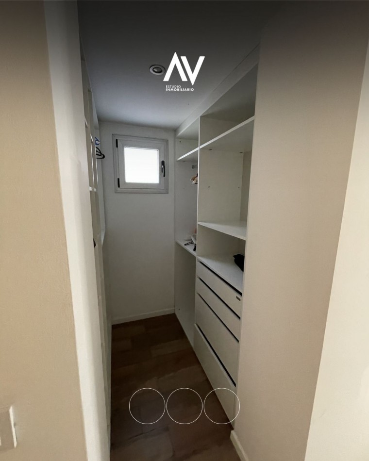 En venta! Semipiso 4 ambientes con doble cochera Guemes y la costa 