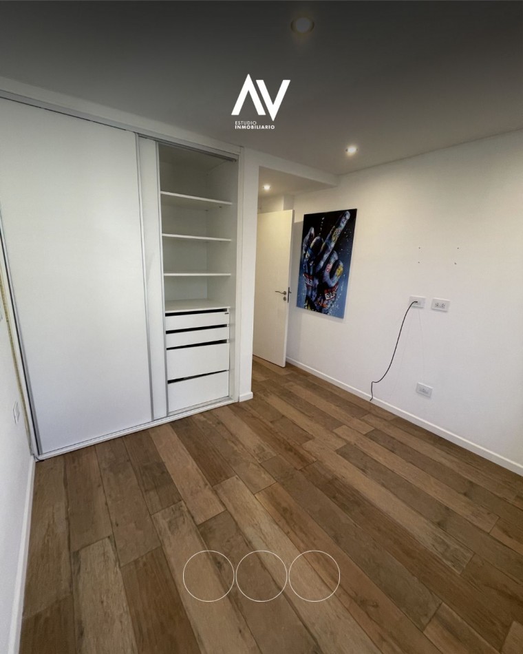En venta! Semipiso 4 ambientes con doble cochera Guemes y la costa 