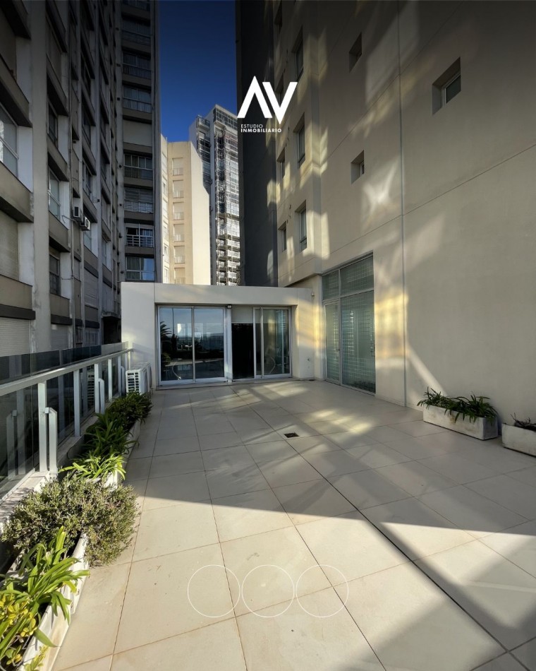 En venta! Semipiso 4 ambientes con doble cochera Guemes y la costa 