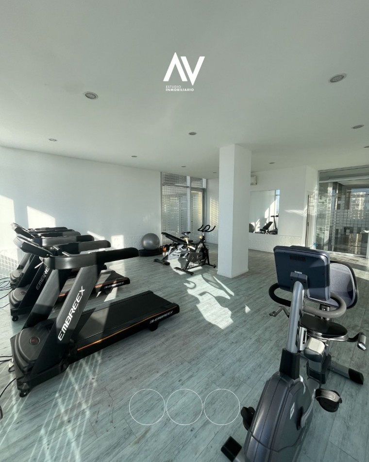 En venta! Semipiso 4 ambientes con doble cochera Guemes y la costa 
