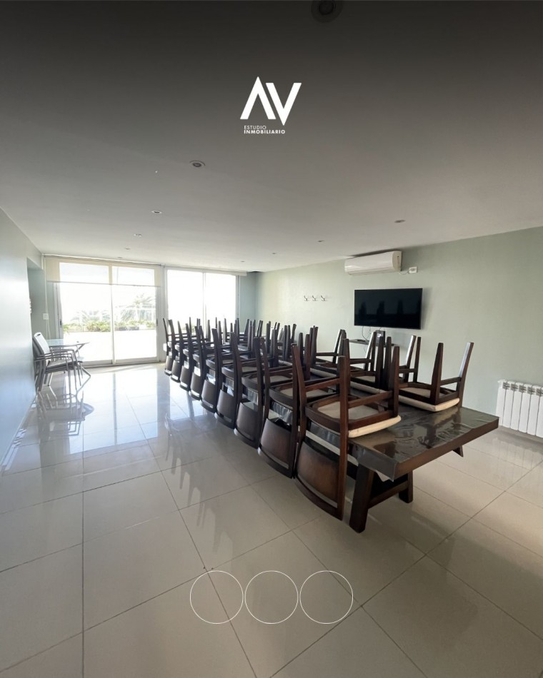 En venta! Semipiso 4 ambientes con doble cochera Guemes y la costa 
