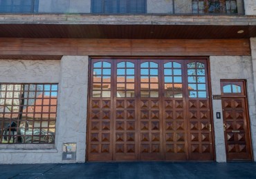 En Venta! Chalet de dos pisos ideal par comercio y vivienda. Barrio Chauvin